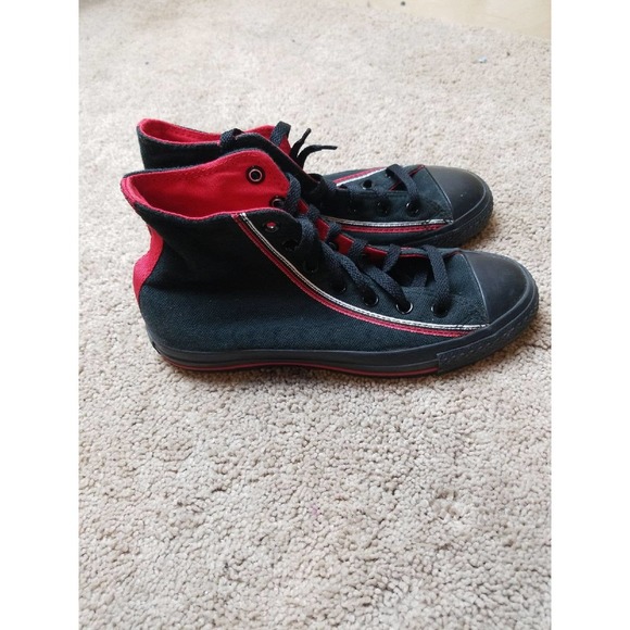 Converse Unisex Black & Red Sneakers - Picture 3 of 9